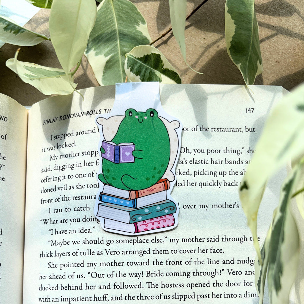 Cute Froggy Reading on books Magnetic Bookmark
