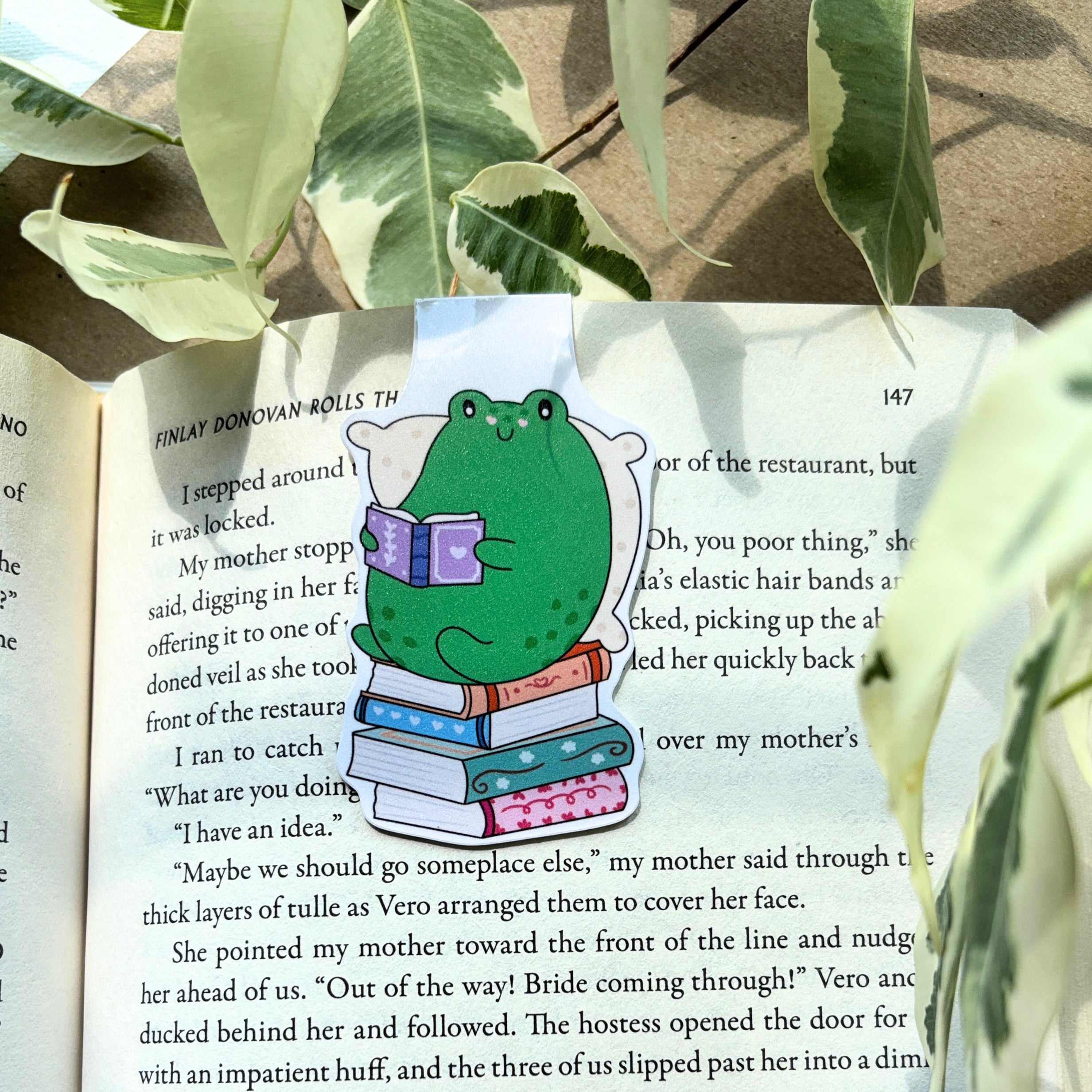 Cute Froggy Reading on books Magnetic Bookmark