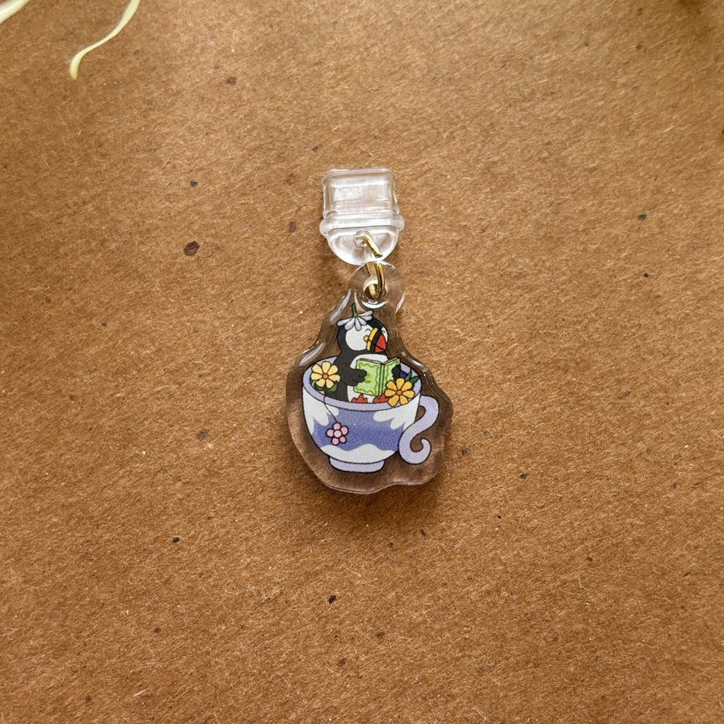Cozy Puffin Reading Card USB-C Dust Charm