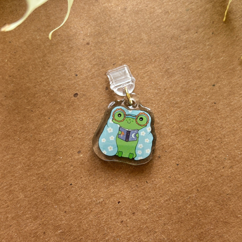 Cozy Frog Card USB-C Dust Charm