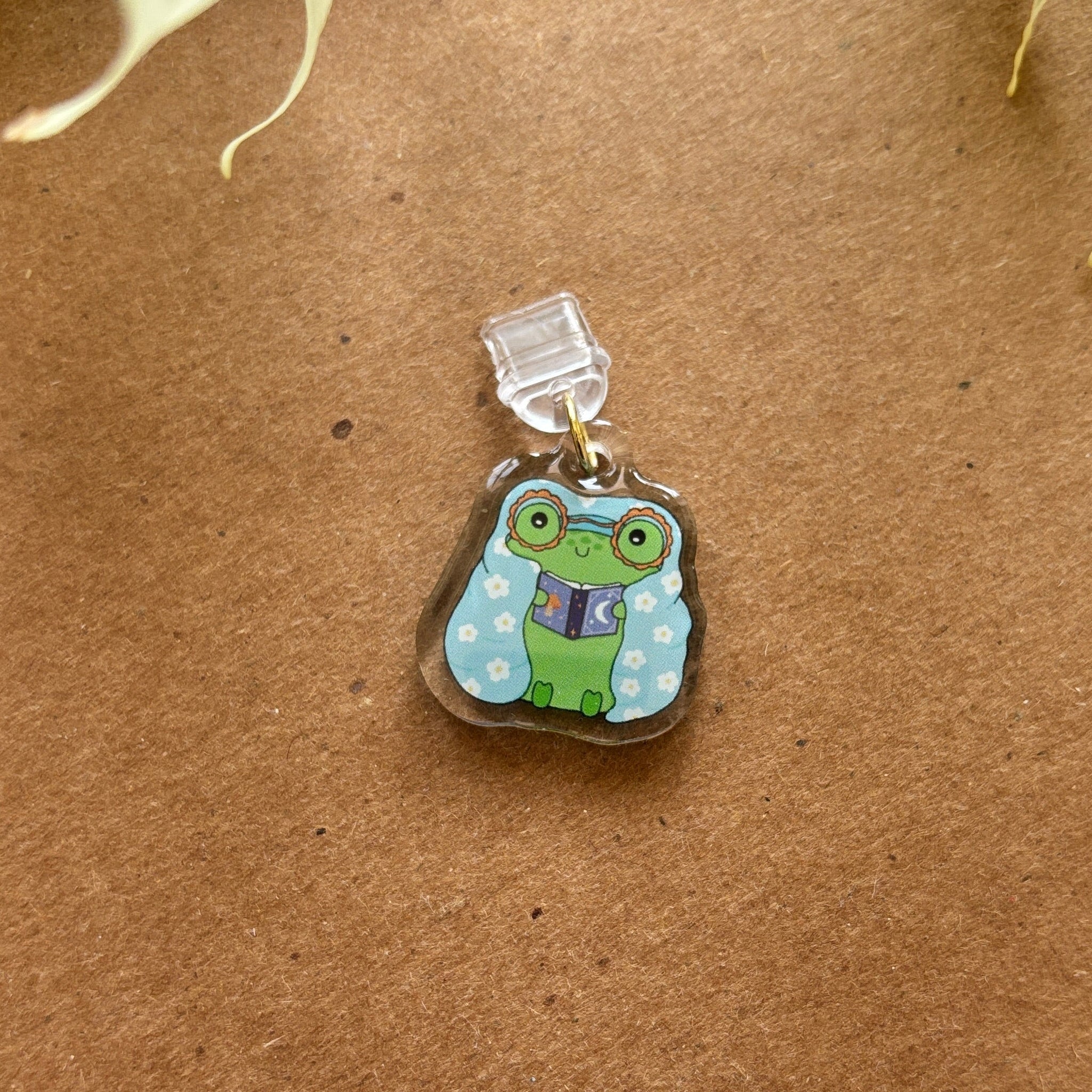 Cozy Frog Card USB-C Dust Charm