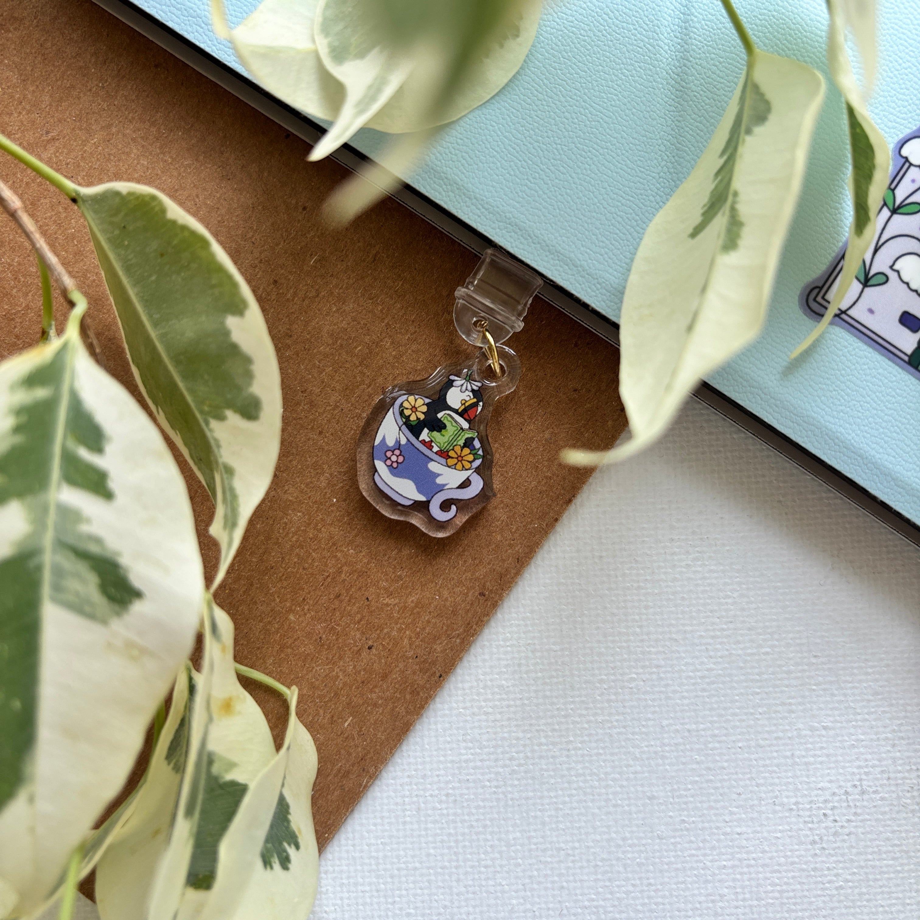 Cozy Puffin Reading Card USB-C Dust Charm